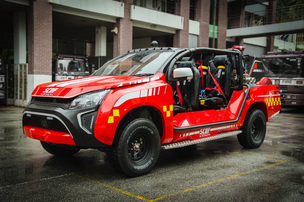 Red Rhino LF5G fire truck douses flames in small city spaces