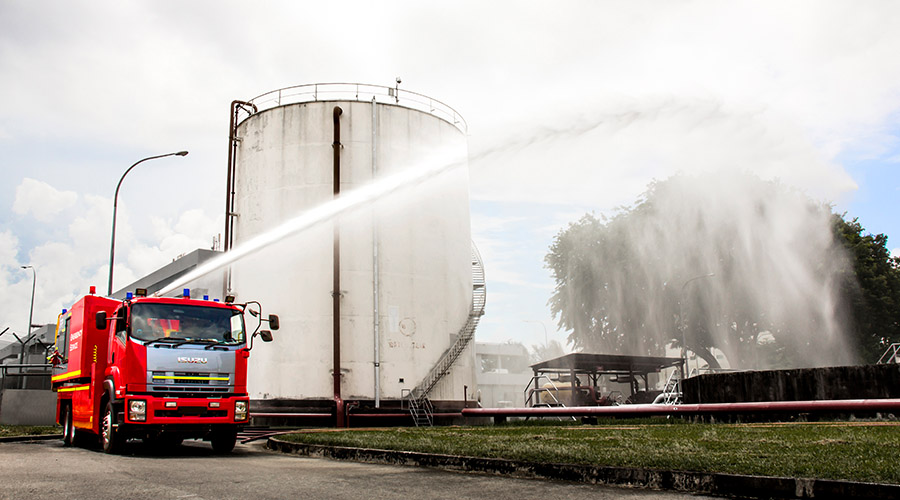 TRIGEN Automotive - Hooklift Foam Tender_in action